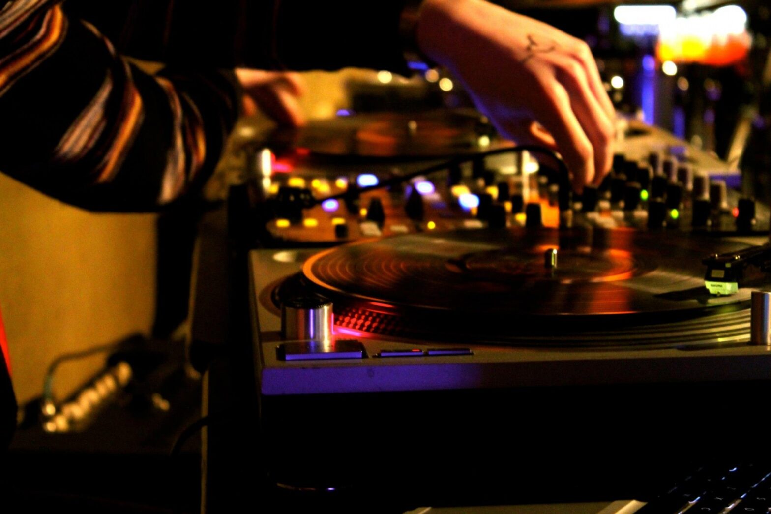 Tips for Being a Reliable DJ