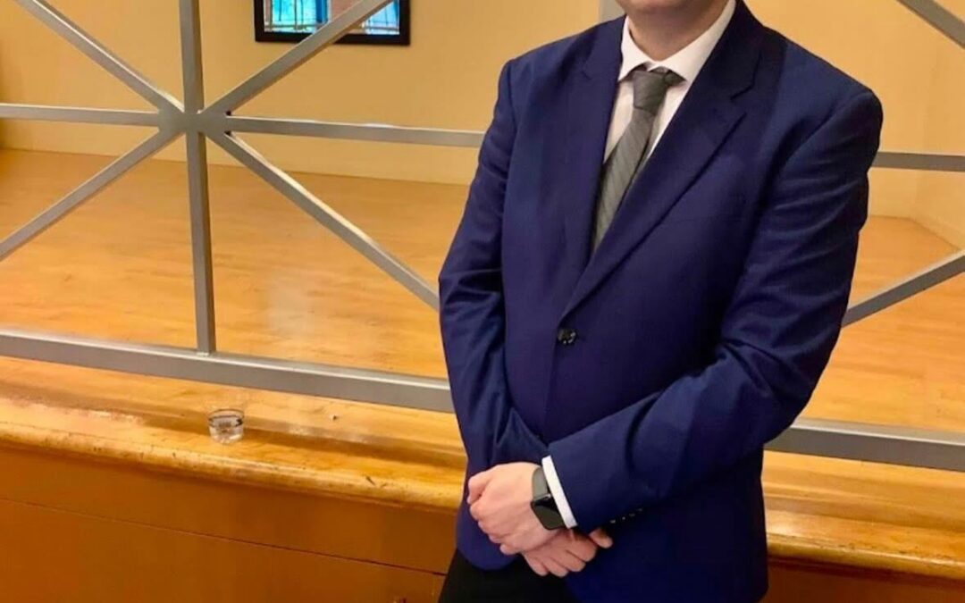 What Should a Wedding DJ Wear at a Wedding?